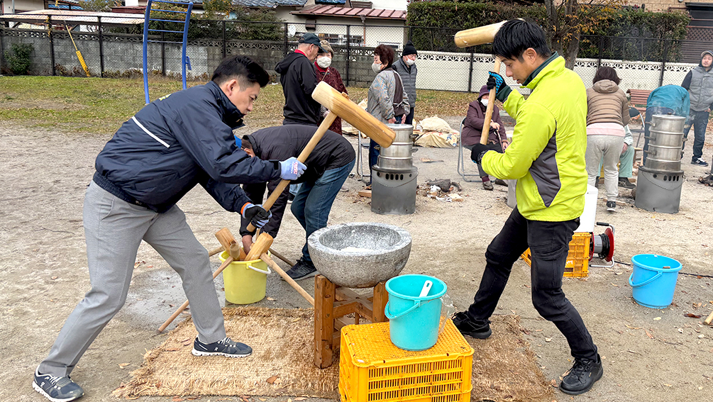 福岡市西区　年末年始　餅つき•どんど焼き